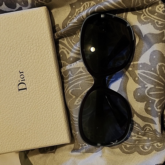 Dior sunglasses 💯 Authentic - Picture 13 of 13